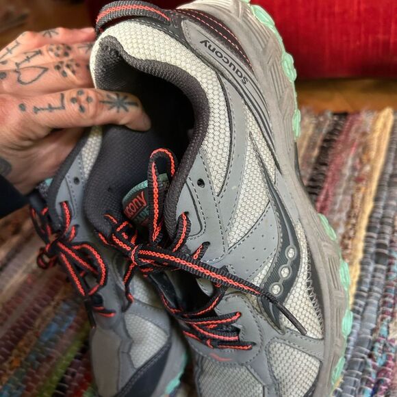 Saucony Women’s Sneakers in Gray and Green with Orange Laces Size 9 - Picture 2 of 15